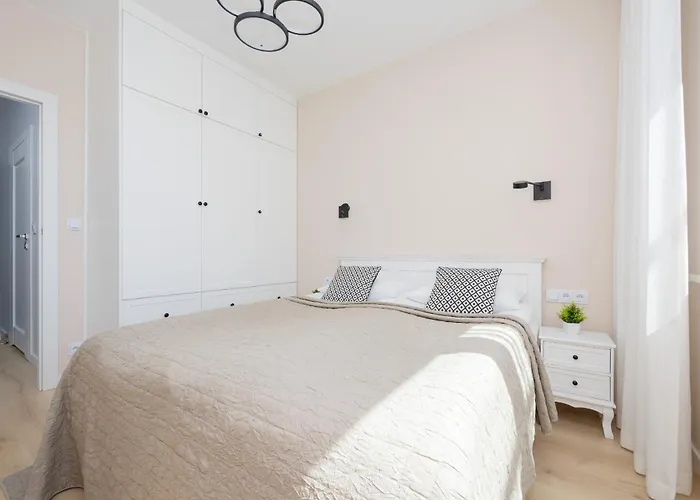 Stacja Wola Nowoczesny Z Balkonem I Parkingiem By Renters Apartment