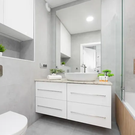 Stacja Wola Nowoczesny Z Balkonem I Parkingiem By Renters アパート *