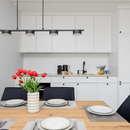 Stacja Wola Nowoczesny Z Balkonem I Parkingiem By Renters アパート *