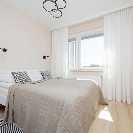 Stacja Wola Nowoczesny Z Balkonem I Parkingiem By Renters アパート