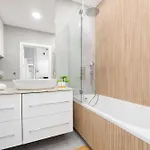 Stacja Wola Nowoczesny Z Balkonem I Parkingiem By Renters Апартаменты Варшава